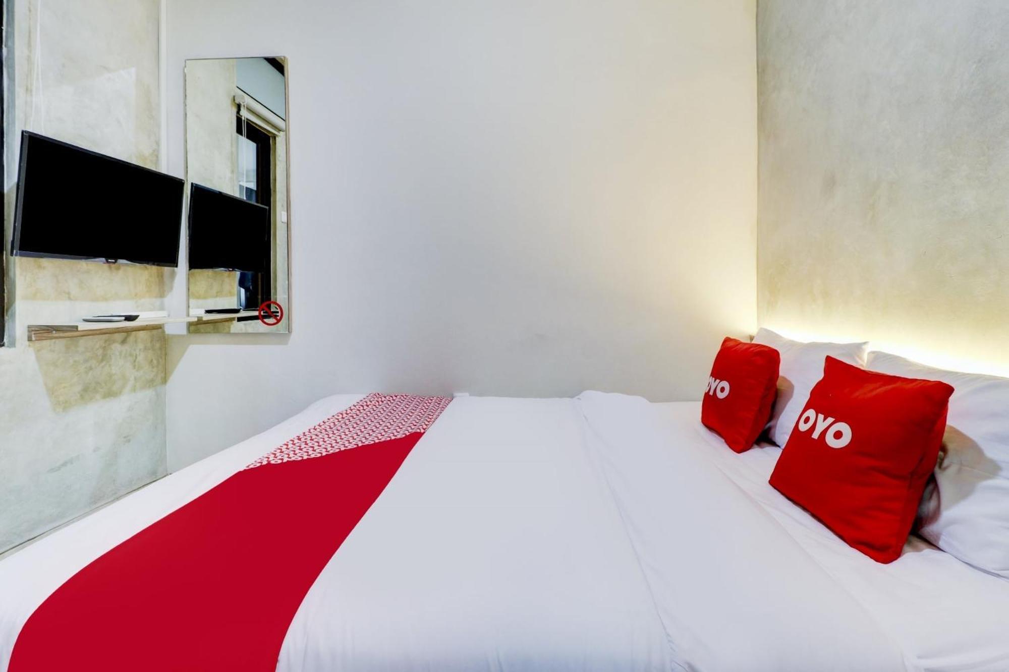 Oyo 90215 Ada Residence Telukjambe Экстерьер фото
